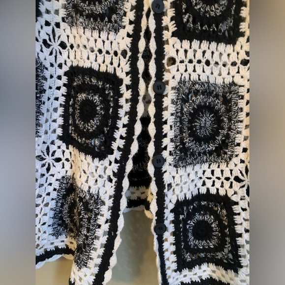 Handmade Vintage Granny Square Cardigan Crochet size medium? Lightweight spring - Picture 3 of 7